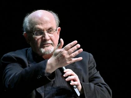 Salman Rushdie bude novou knihu posílat čtenářům e-mailem jako seriál