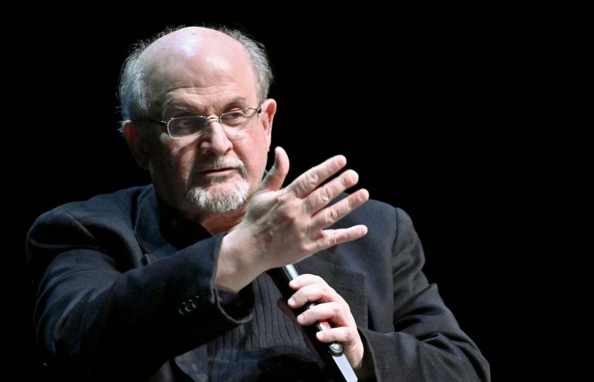 Salman Rushdie bude novou knihu posílat čtenářům e-mailem jako seriál