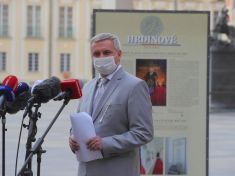 Pátek Karla Křivana: Primátor v nemocnici a kancléř na prášky