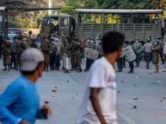 TikTok má problém v Myanmaru. Šíří se na něm výzvy ozbrojenců k zabíjení demonstrantů