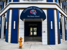 Floridská škola antivaxerů svým žákům: Po očkování raději zůstaňte doma