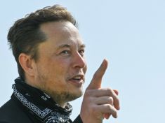 Miliardář Elon Musk začne vyrábět humanoidní roboty. Seberou nám práci?