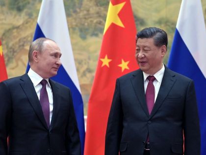 Putina dokáže zastavit jen Čína, tvrdí britský autor a novinář Sir Simon Jenkins