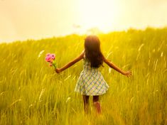 Mia na knižní cestě za udržitelností s napínavým vyprávěním