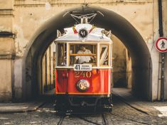 Pátek Karla Křivana: Po Praze ani pěšky, ani na voze, zato s Cimrmanem