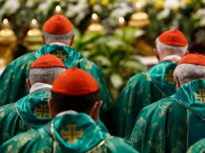 Pandemie srazila příjmy i Vatikánu. Papež nařídil snížení platů kardinálů