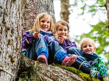 Kde získat lepší imunitu pro děti? Ať si hrají v lese a hrabou se v hlíně