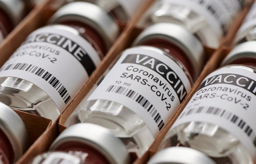 Proč je výroba vakcíny tak pomalá? Zdržují ji dodavatelé substancí i lahviček