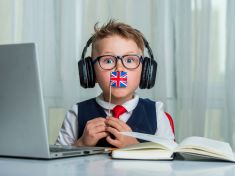 Jak si pořídit pozitivní test na covid? Britští školáci používají obyčejnou kolu