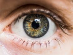 Milionům lidí s očními chorobami hrozí, že ve vyšším věku onemocní demencí