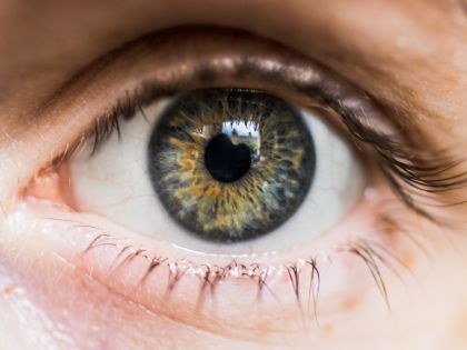 Milionům lidí s očními chorobami hrozí, že ve vyšším věku onemocní demencí