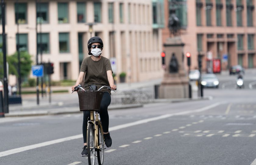 Obyvatelé západních měst chtějí udržet ovzduší z koronakrize. Tedy kromě Němců