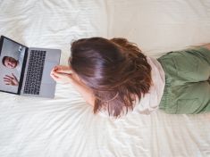 Lhát na seznamkách je obvyklé. Lidé čekají, že lžou i ti na druhé straně