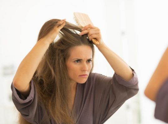 Co dělat proti šedivění vlasů? Když odbouráte stres, ušetříte za barvení