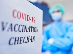 V USA se očkování zpomaluje. Firmy k němu motivují zaměstnance různými benefity