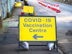 Je 12 týdnů mezi dávkami očkování moc? U starších lidí je to dokonce prospěšné