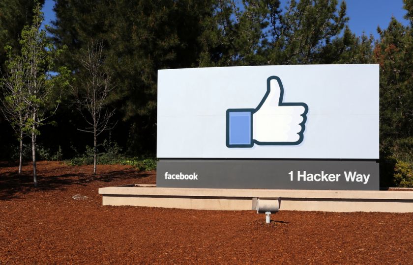 Opouštím firmu, jež profituje z nenávisti, napsal na odchodu vývojář Facebooku