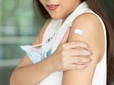 Vedlejších účinků očkování zdaleka není tolik, kolik uvádějí výrobci vakcín