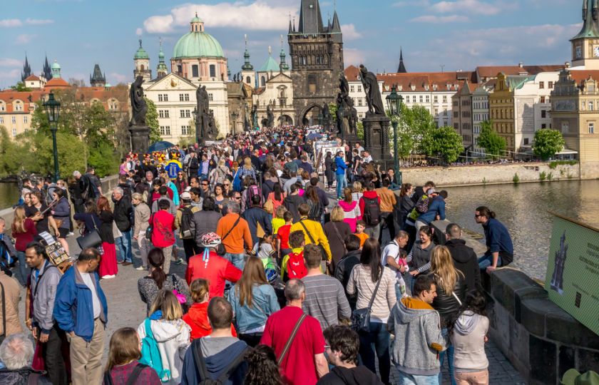 Vybydleného centra Prahy na úkor Airbnb už si všímají i Financial Times