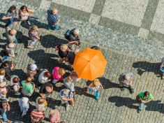Odnese koronavirus z Prahy i falešné průvodce?