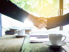 Co se stane, když kávičkoví lidé domlouvají lukrativní Prahu 1