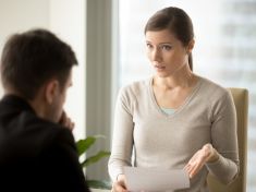 Nejen kvůli restrikcím: Proč lidé během covidu tak často dávali výpovědi