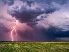 Blesk neznamená jen nebezpečí. Jeho výboje čistí atmosféru a chrání před UV zářením