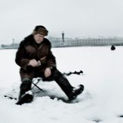 A konečně chytající rybář zachycen pro cyklus cityLOVE v Petrohradě