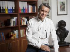 Advokát Petr Vyroubal o právu na obličej, rouškách a ukradené identitě