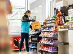 Žabka rozšíří možnost online nákupů, zahajuje spolupráci se společností Wolt