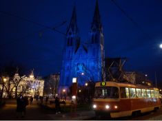 Kostel sv. Ludmily se rozsvítil modře pro Olivera a všechny „andělské děti“