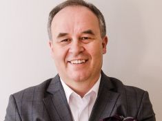 Novým rektorem Anglo-americké vysoké školy je Jiří Schwarz