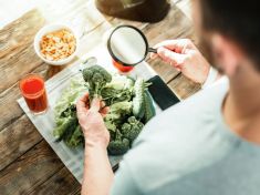 Biohackeři: Chtějí ošálit přírodu a prodloužit si život o desítky let