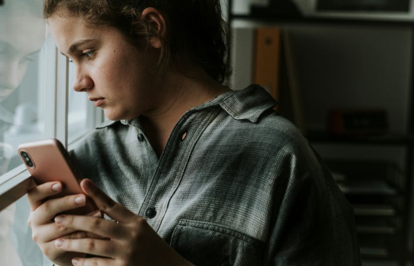 Britský výzkum: Sociální sítě deprimují dívky v 11 až 13 letech. Chlapce později