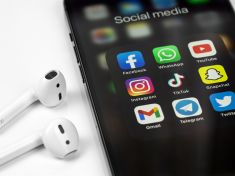 Snapchat i Facebook přiznávají: Jsme out. Budoucnost patří spíš TikToku