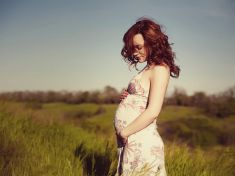 Lékaři z USA vzkazují: Můžeme se těšit na letní covidový babyboom