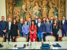 Pátek Karla Křivana: V mikině k ministrovi nelez? V mikině chyba není