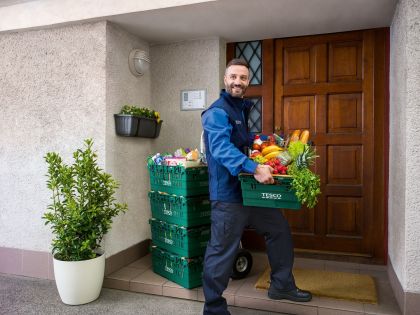 První český potravinový e-shop Tesco Online nákupy slaví 10 let, nákupy doručí téměř všude