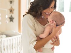 Matky, které rodily přirozenou cestou, jsou ke svým dětem vnímavější