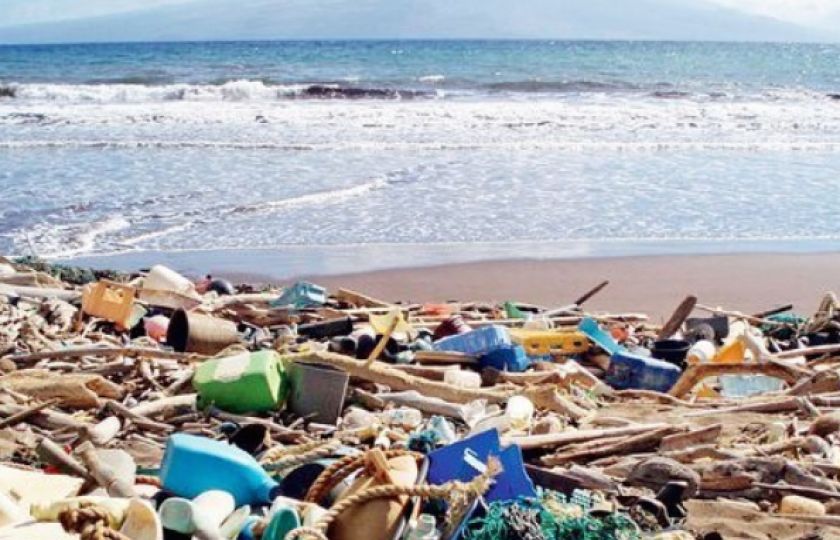 Tento ostrov je domovem odpadků, kdo za to nese odpovědnost?   