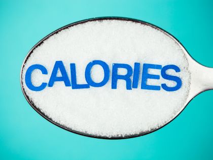 Hrají tedy nějakou roli kalorie, nebo ne? Teorie se liší
