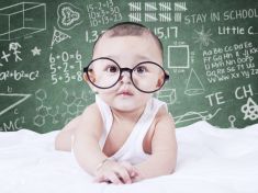 Rychlé přibývání na váze v prvním měsíci života signalizuje vyšší IQ, tvrdí vědci