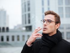 Kouření zabíjí 16 tisíc lidí ročně. Pomáhá bezplatná linka nebo web