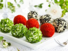 Pořádáte zahradní párty? Připravte svým přátelům kuličky z kozího sýra