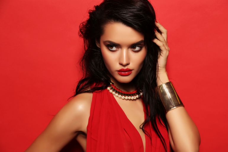 moda cervena shutterstock 337841933