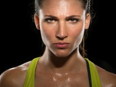 Extrémní pocení při hot józe vám nepomůže, spíše uškodí.