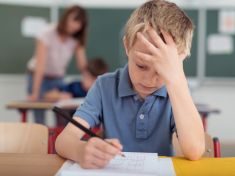 Dělá škola naše děti hloupějšími?