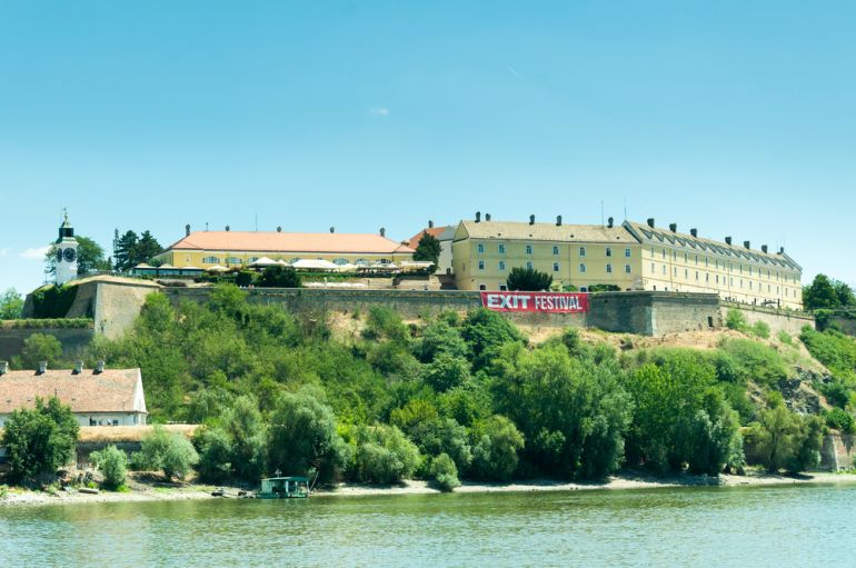 srbsko shutterstock 671422795