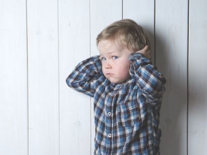 Znáte syndrom klihového ucha? Trpí jím až 80 % britských dětí