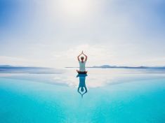 Chcete začít s jógou, ale nevíte, jak na to? Tyto 4 věci vám pomohou!